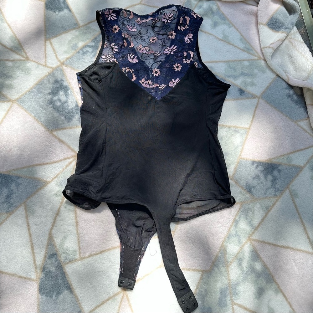 Guess 🌸 Blue Bodysuit with Pink Floral embroidery and back back, size: Medium💫 - Picture 6 of 8